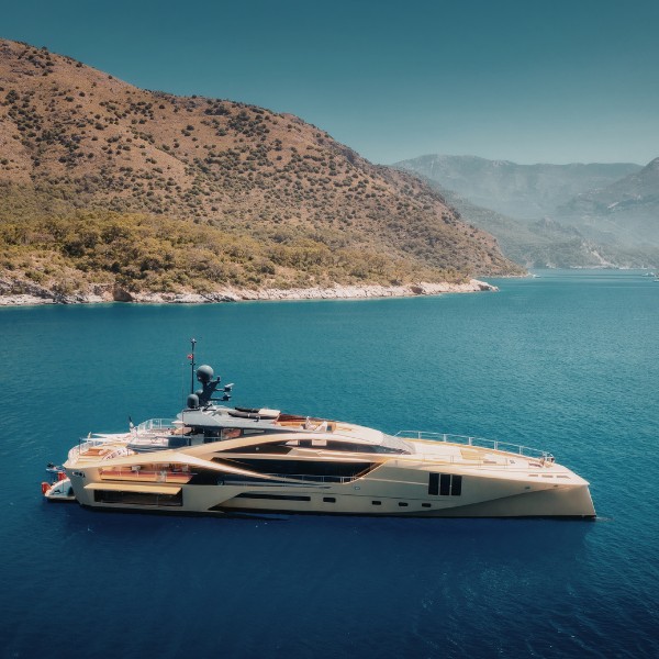 Luxury Yacht Charters in Bahamas